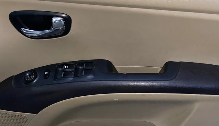 2013 Hyundai i10 MAGNA 1.2, Petrol, Manual, 61,124 km, Driver Side Door Panels Control