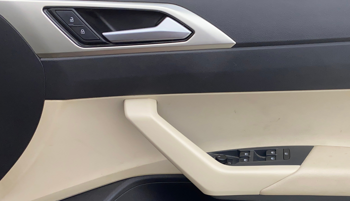2023 Volkswagen VIRTUS HIGHLINE TSI 1.0 MT, Petrol, Manual, 44,601 km, Driver Side Door Panels Control