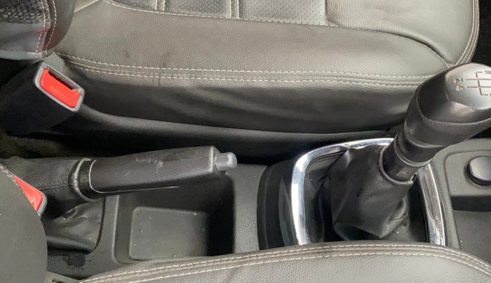 2017 Renault Kwid RXL, Petrol, Manual, 19,475 km, Gear Lever