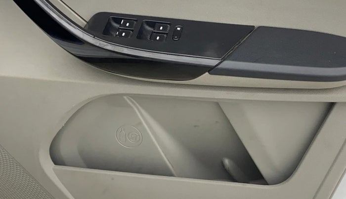 2016 Tata Tiago XZ PETROL, Petrol, Manual, 1,32,579 km, Driver Side Door Panels Control