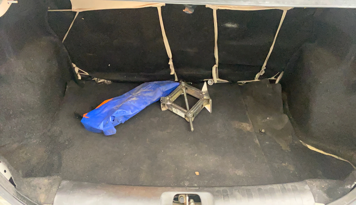 2015 Maruti Swift Dzire VXI, Petrol, Manual, 85,119 km, Boot Inside