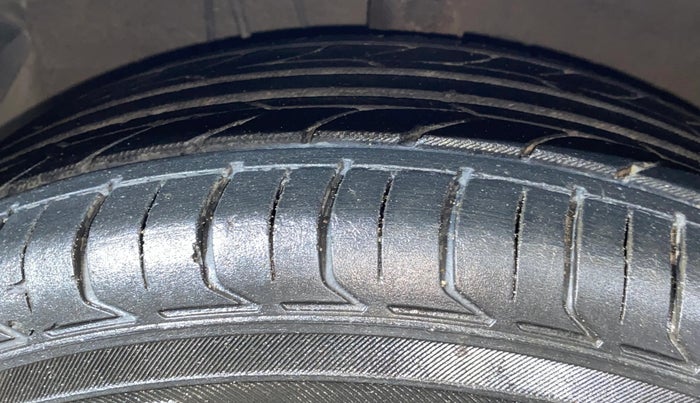 2013 Hyundai i20 SPORTZ 1.2, Petrol, Manual, 53,130 km, Left Front Tyre Tread