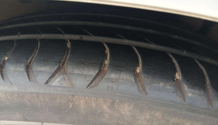 2022 Mercedes Benz C Class  C 220d, Diesel, Automatic, 20,252 km, Left Front Tyre Tread