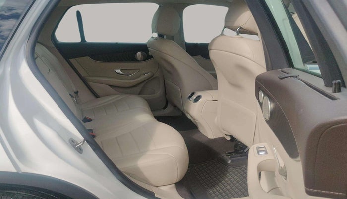 2022 Mercedes Benz GLC CLASS 220d 4MATIC , Diesel, Automatic, 44,168 km, Right Side Rear Door Cabin