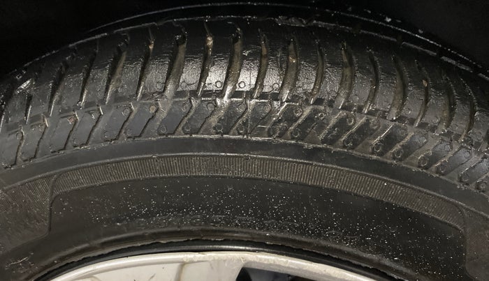 2017 Ford Ecosport TREND 1.5L PETROL, Petrol, Manual, 1,02,473 km, Right Rear Tyre Tread