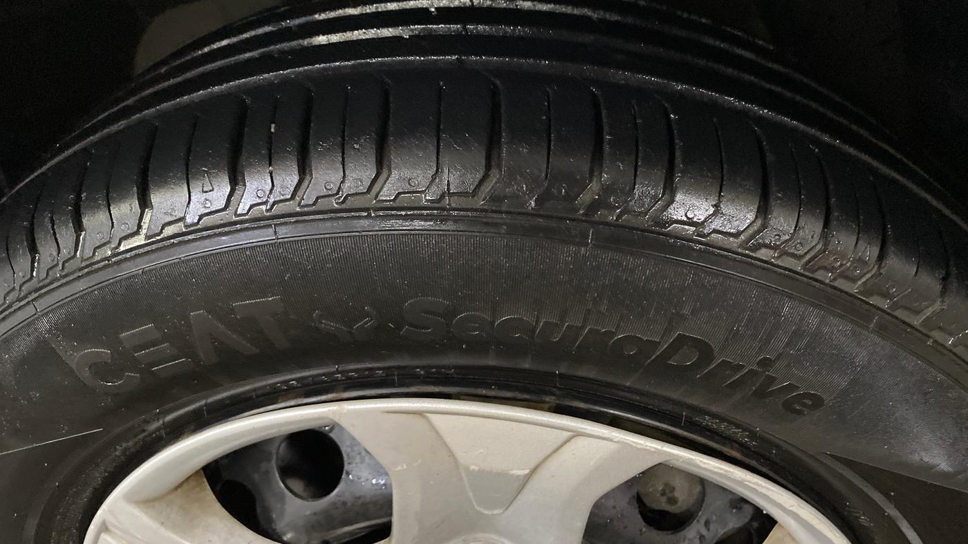 2017 Ford Ecosport TREND 1.5L PETROL, Petrol, Manual, 1,02,473 km, Right Front Tyre Tread