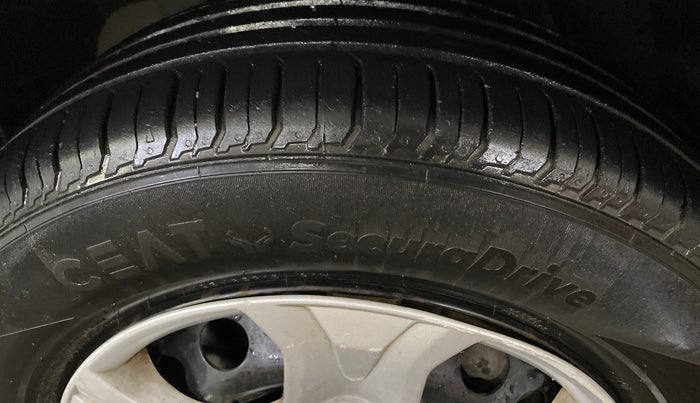 2017 Ford Ecosport TREND 1.5L PETROL, Petrol, Manual, 1,02,473 km, Right Front Tyre Tread