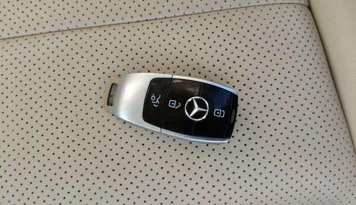 2018 Mercedes Benz E Class E 220 CDI AVANTGARDE, Diesel, Automatic, 61,782 km, Key Close Up