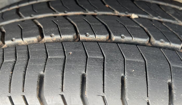 2019 Tata TIAGO NRG PETROL, Petrol, Manual, 67,999 km, Right Front Tyre Tread