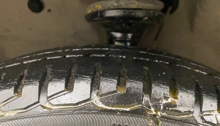 2013 Maruti Wagon R 1.0 VXI, CNG, Manual, 64,602 km, Left Front Tyre Tread