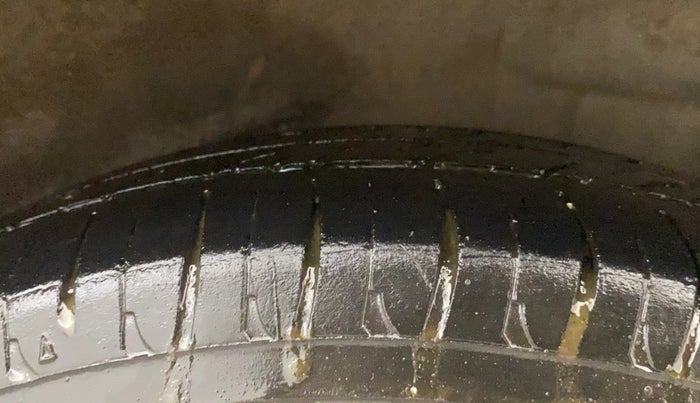 2013 Maruti Wagon R 1.0 VXI, CNG, Manual, 64,602 km, Left Rear Tyre Tread