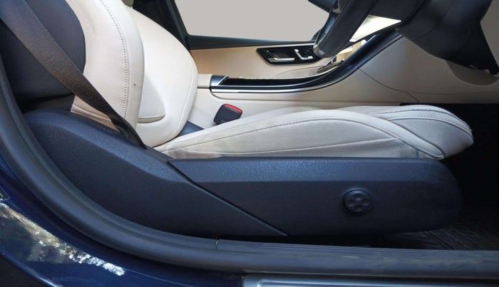 2022 Mercedes Benz C Class C 220d PROGRESSIVE, Diesel, Automatic, 49,453 km, Driver Side Adjustment Panel