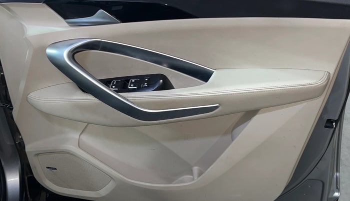 2021 MG HECTOR SHARP HYBRID 1.5 PETROL, Petrol, Manual, 30,783 km, Driver Side Door Panels Control