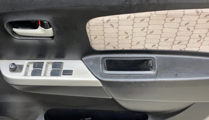 2015 Maruti Wagon R 1.0 VXI, Petrol, Manual, 1,46,341 km, Driver Side Door Panels Control