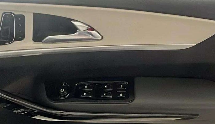2023 Mahindra XUV700 AX 7 LUXURY P AT 7 STR, Petrol, Automatic, 15,687 km, Driver Side Door Panels Control