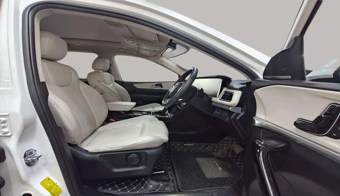 2023 Mahindra XUV700 AX 7 LUXURY P AT 7 STR, Petrol, Automatic, 15,687 km, Right Side Front Door Cabin