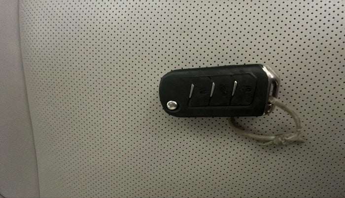 2023 Mahindra XUV700 AX 7 LUXURY P AT 7 STR, Petrol, Automatic, 15,687 km, Key Close Up