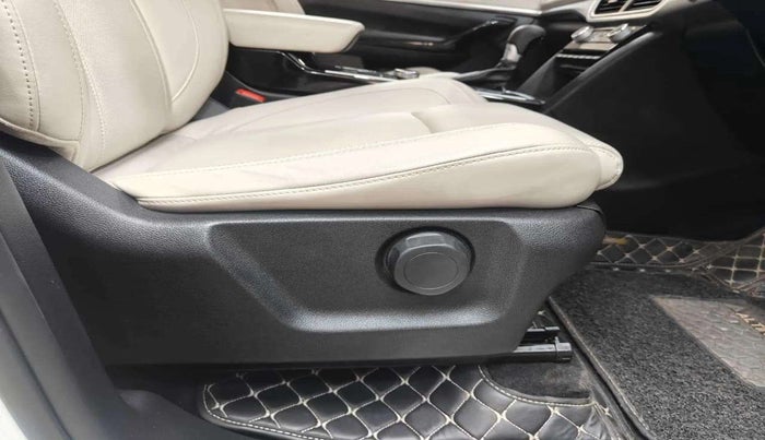 2023 Mahindra XUV700 AX 7 LUXURY P AT 7 STR, Petrol, Automatic, 15,687 km, Driver Side Adjustment Panel