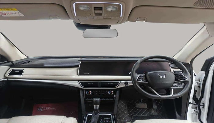 2023 Mahindra XUV700 AX 7 LUXURY P AT 7 STR, Petrol, Automatic, 15,687 km, Dashboard