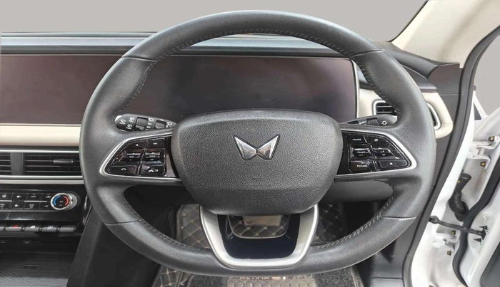 2023 Mahindra XUV700 AX 7 LUXURY P AT 7 STR, Petrol, Automatic, 15,687 km, Steering Wheel Close Up