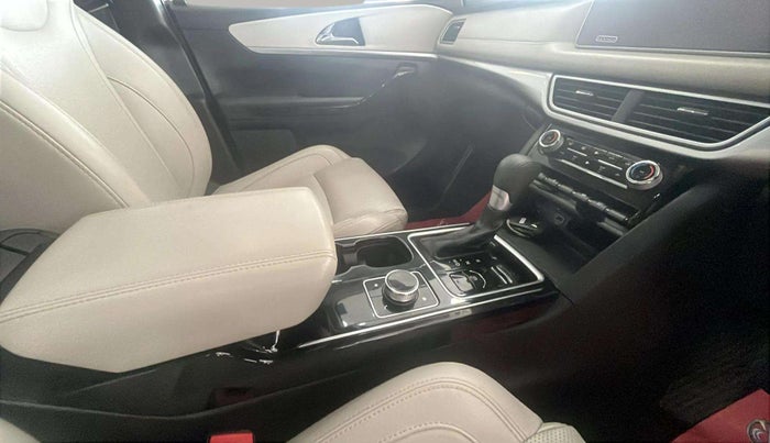 2023 Mahindra XUV700 AX 7 LUXURY P AT 7 STR, Petrol, Automatic, 15,687 km, Gear Lever