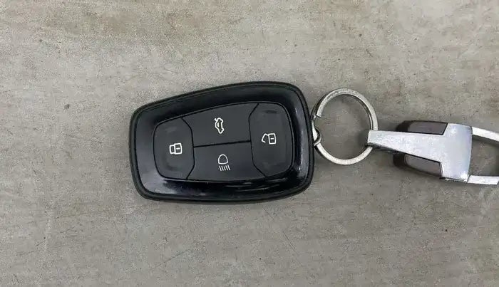 2022 Tata Safari XZA PLUS, Diesel, Automatic, 22,560 km, Key Close Up