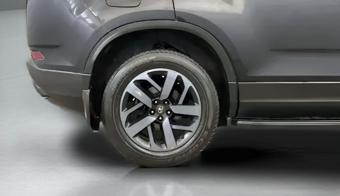 2022 Tata Safari XZA PLUS, Diesel, Automatic, 22,560 km, Right Rear Wheel