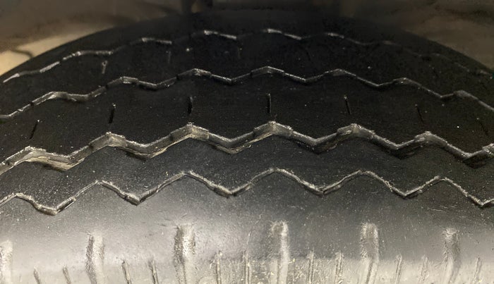 2016 Maruti OMNI E 8 STR, Petrol, Manual, 35,981 km, Left Front Tyre Tread