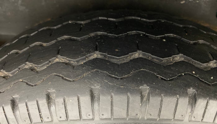 2016 Maruti OMNI E 8 STR, Petrol, Manual, 35,981 km, Right Rear Tyre Tread