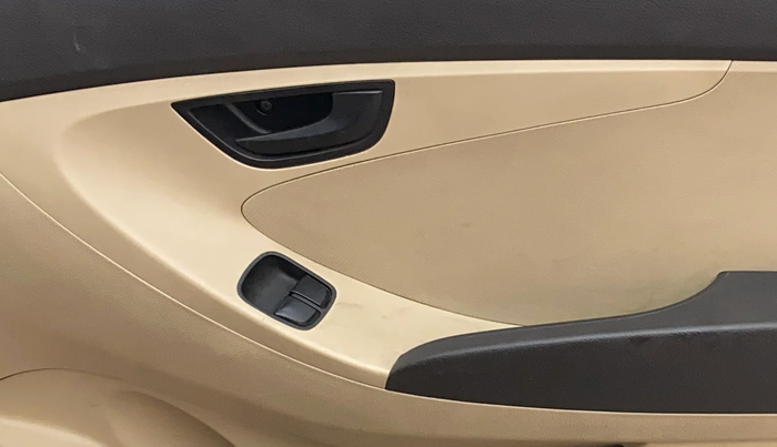 2015 Hyundai Eon MAGNA +, Petrol, Manual, 95,923 km, Driver Side Door Panels Control