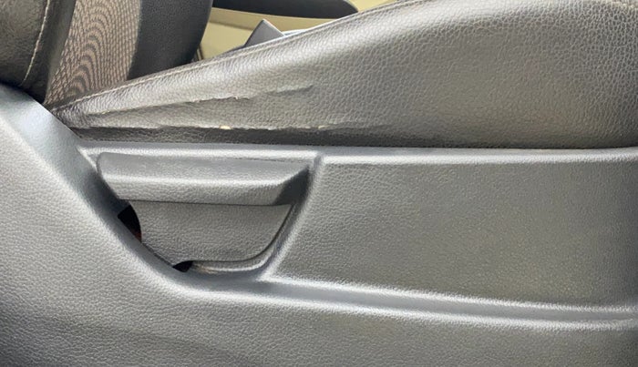 2016 Hyundai Eon MAGNA +, Petrol, Manual, 21,885 km, Driver Side Adjustment Panel