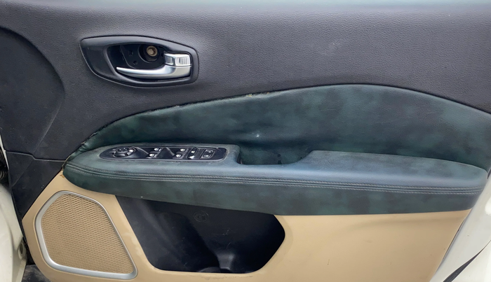 2017 Jeep Compass LONGITUDE 2.0 DIESEL, Diesel, Manual, 52,608 km, Driver Side Door Panels Control