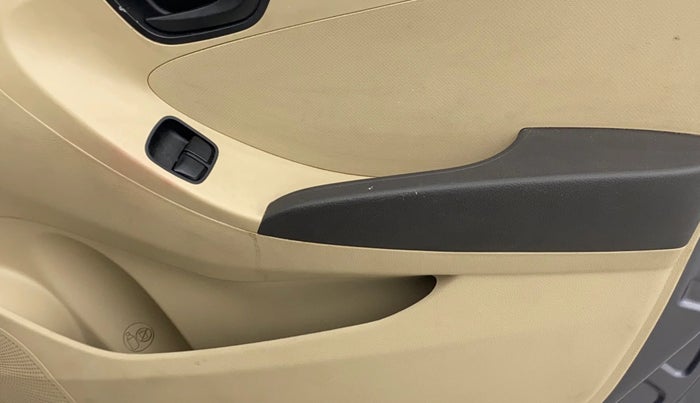 2017 Hyundai Eon MAGNA +, Petrol, Manual, 20,836 km, Driver Side Door Panels Control