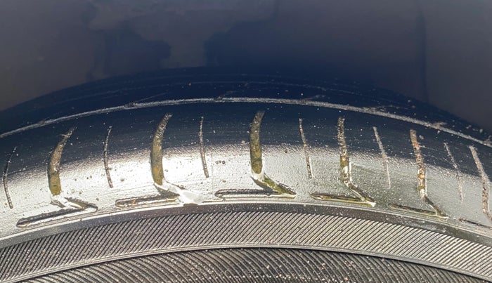 2017 Hyundai Grand i10 SPORTZ (O) 1.2 KAPPA VTVT, Petrol, Manual, 67,512 km, Right Front Tyre Tread