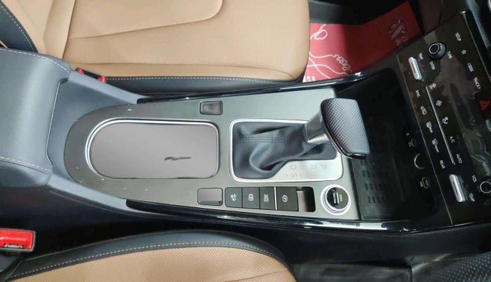 2025 Hyundai ALCAZAR Signature 7 STR 1.5 Turbo GDi Petrol DCT, Petrol, Automatic, 6,375 km, Gear Lever