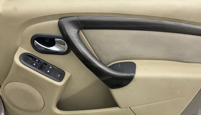 2015 Nissan Terrano XV D THP PREMIUM 110 PS, Diesel, Manual, 74,691 km, Driver Side Door Panels Control