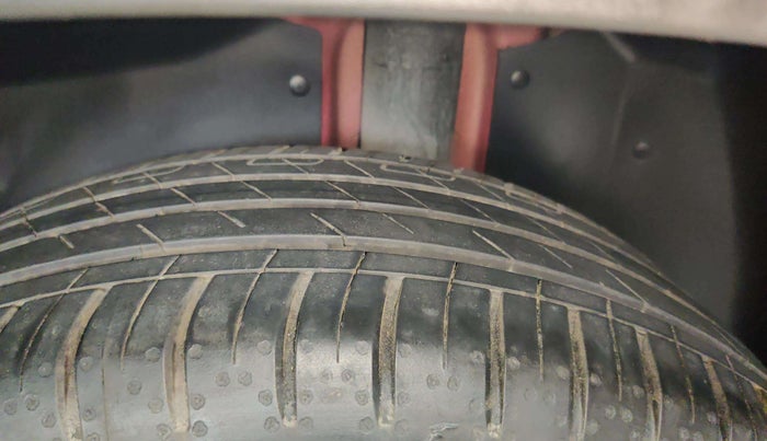 2023 MG HECTOR PLUS SAVVY PRO 1.5 TURBO CVT 7 STR, Petrol, Automatic, 12,197 km, Left Front Tyre Tread