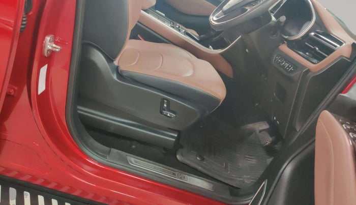 2023 MG HECTOR PLUS SAVVY PRO 1.5 TURBO CVT 7 STR, Petrol, Automatic, 12,197 km, Driver Side Adjustment Panel