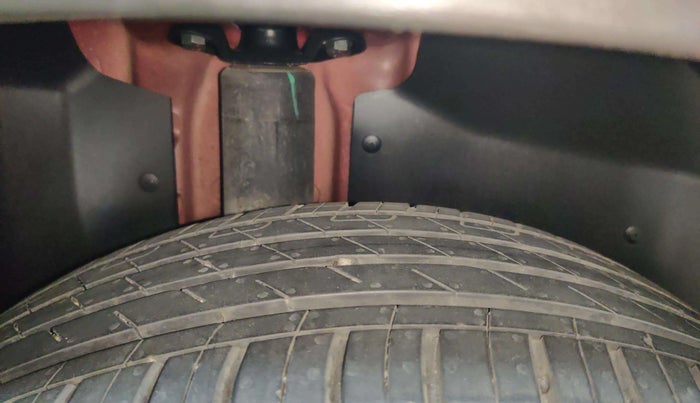 2023 MG HECTOR PLUS SAVVY PRO 1.5 TURBO CVT 7 STR, Petrol, Automatic, 12,197 km, Right Rear Tyre Tread