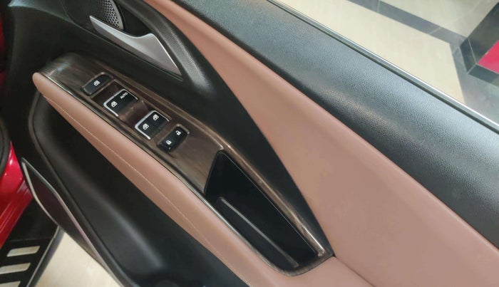 2023 MG HECTOR PLUS SAVVY PRO 1.5 TURBO CVT 7 STR, Petrol, Automatic, 12,197 km, Driver Side Door Panels Control