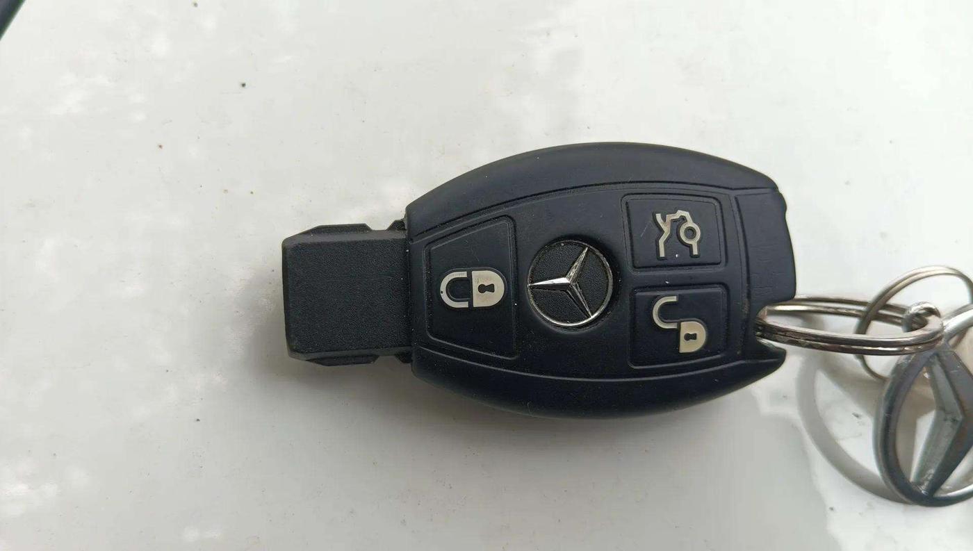 2016 Mercedes Benz GLC CLASS 220 D 4 MATIC, Diesel, Automatic, 56,130 km, Key Close Up