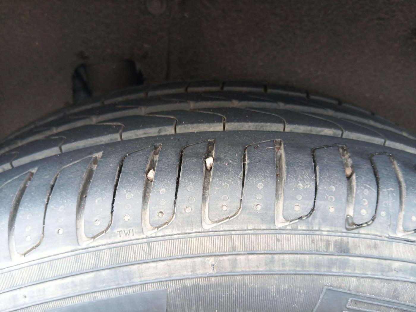 2016 Mercedes Benz GLC CLASS 220 D 4 MATIC, Diesel, Automatic, 56,130 km, Left Front Tyre Tread