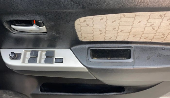 2015 Maruti Wagon R 1.0 VXI, Petrol, Manual, 1,15,577 km, Driver Side Door Panels Control
