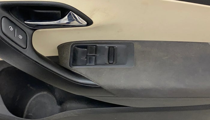 2020 Skoda Rapid ACTIVE 1.0 TSI, Petrol, Manual, 1,03,282 km, Driver Side Door Panels Control