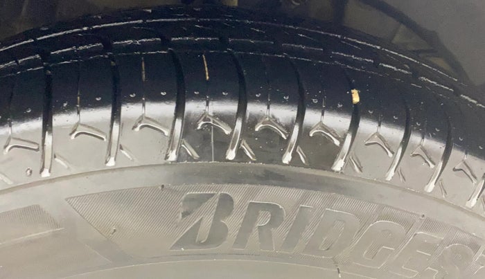 2019 Maruti Swift VXI AMT, Petrol, Automatic, 38,694 km, Right Front Tyre Tread