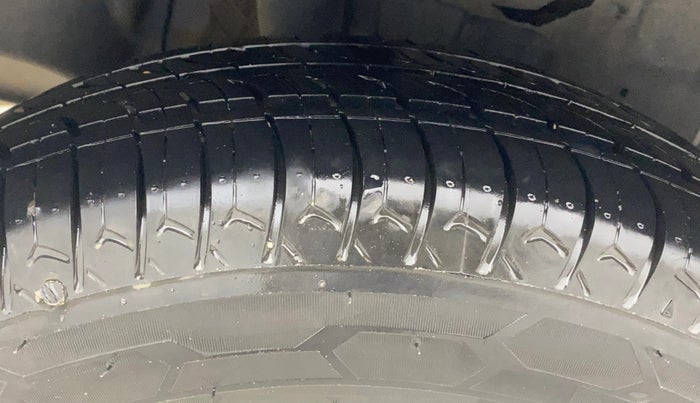 2019 Maruti Swift VXI AMT, Petrol, Automatic, 38,694 km, Right Rear Tyre Tread