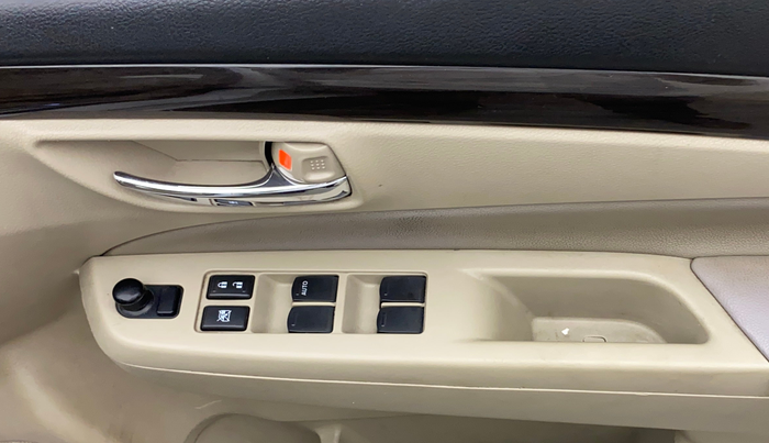 2017 Maruti Ciaz ZETA 1.4  MT PETROL, Petrol, Manual, 1,01,901 km, Driver Side Door Panels Control