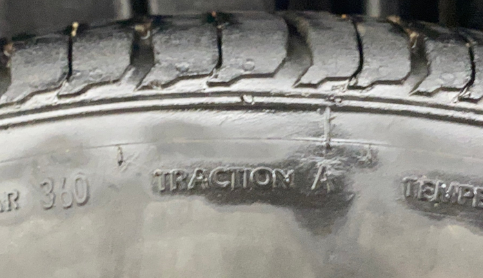 2017 Maruti Ciaz ZETA 1.4  MT PETROL, Petrol, Manual, 1,01,901 km, Left Rear Tyre Tread