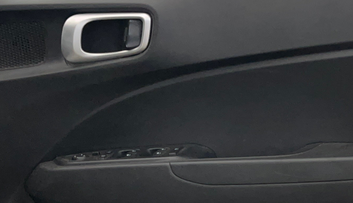 2020 Hyundai VENUE S 1.0 TURBO MT, Petrol, Manual, 97,125 km, Driver Side Door Panels Control