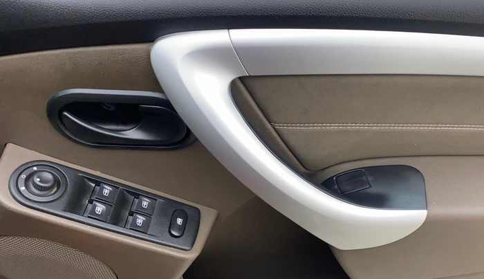 2019 Renault Duster 85 PS RXS MT DIESEL, Diesel, Manual, 43,302 km, Driver Side Door Panels Control